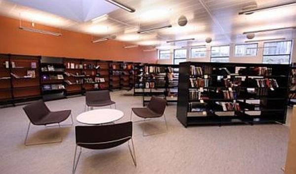 Könyvtár design bútorai