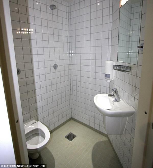 Csempézett mini fürdőszoba