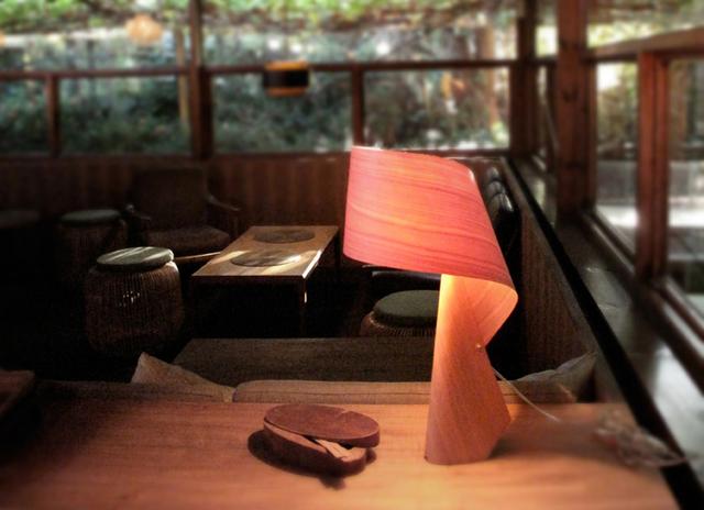 Polywood asztali lámpa