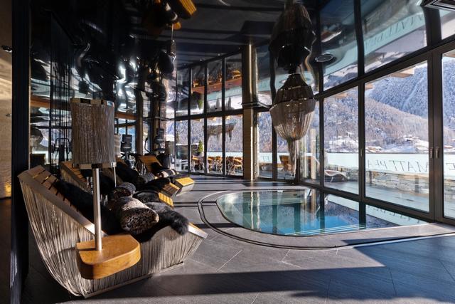 Svájci luxus faház spa wellness részleg