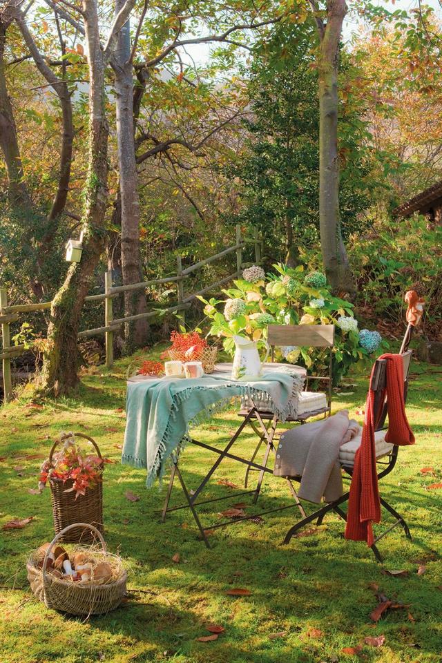 Fém kerti asztal és összecsukható kerti szék