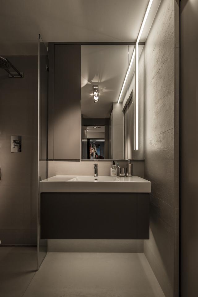 Modern fürdőszoba tükörrel