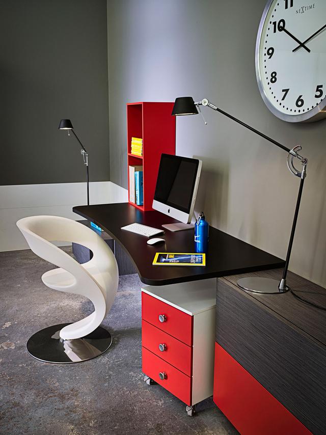 Íróasztal design székkel