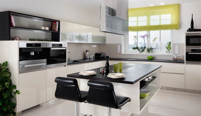 Modern fekete és fehér konyhabútor