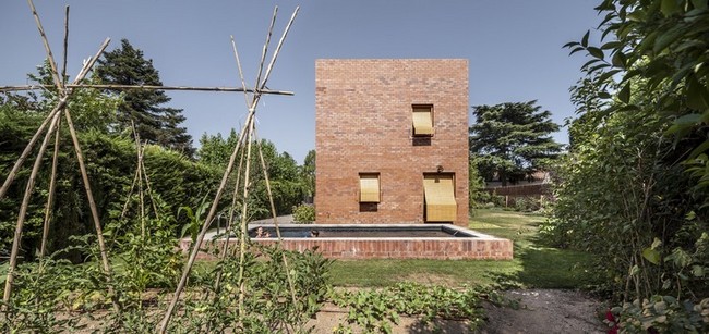 Modern spanyol ház természetes árnyékolókkal