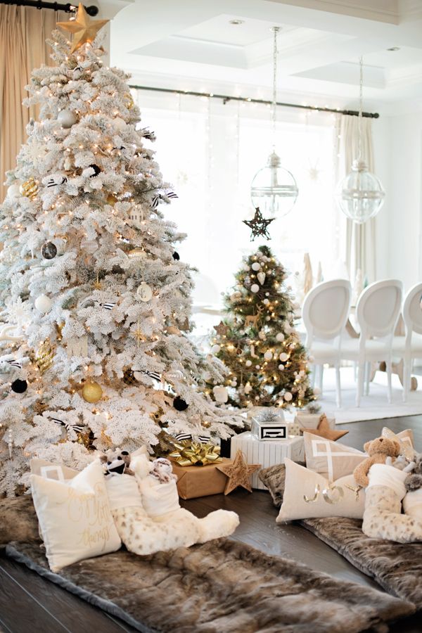 Fehér karácsonyfa díszítési ötlet