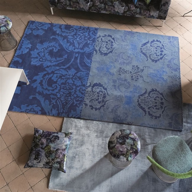 Barokk mintás kék szőnyeg