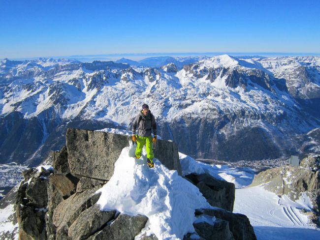 a világ egyik legszebb síterepe a Mont Blanc lábánál fekvő Chamonix. Egyik nevezetessége az Aiguille du Midi