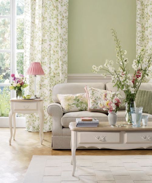 Tavaszias nappali dekoráció Laura Ashley színeivel