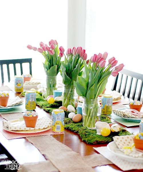 Asztaldekoráció húsvéti tojásokkal