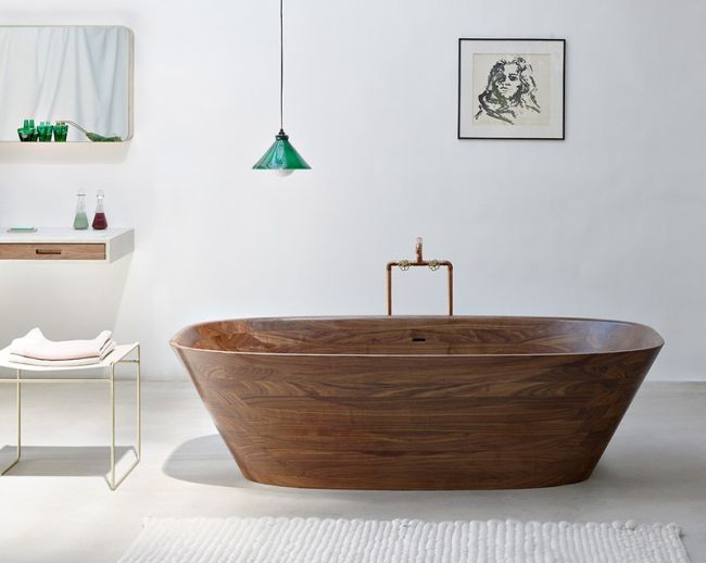 Ovális térben álló design fürdőkád