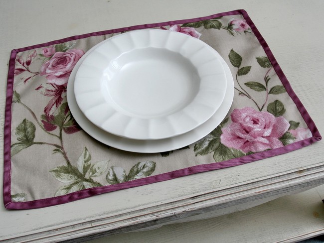 Rózsás textil tányéralátét