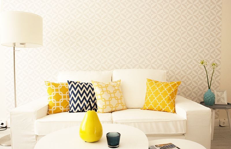 Tapéta dekoráció fehér-sárga nappali