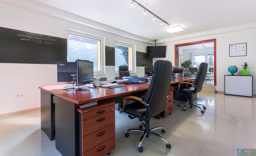 Családi házba tervezett irodát a Castdesign munkaállomások