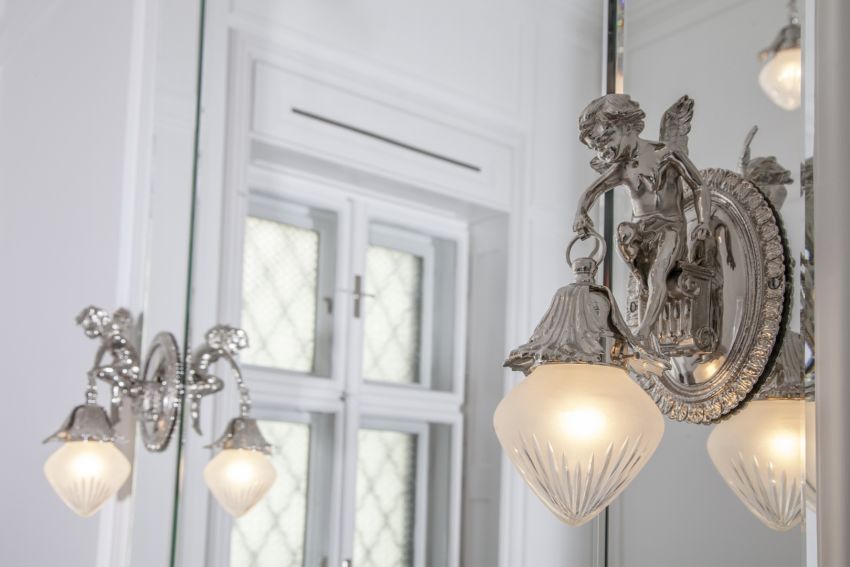 Új gyártású barokk lámpa ezüst falikar