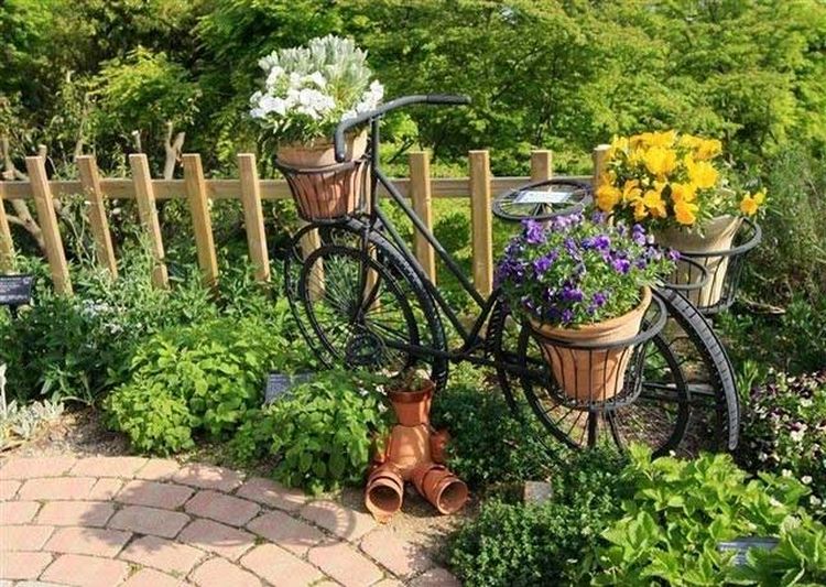 Kerti bicikli már csak dekoráció