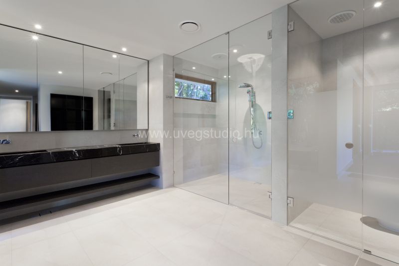 Modern fürdőszoba üvegfal design