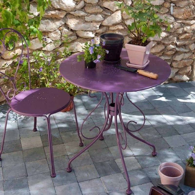 Festett lila kerti szék
