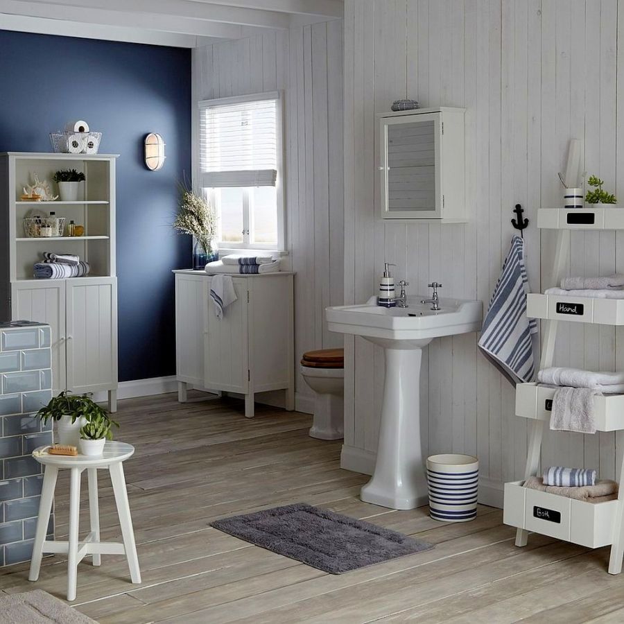 Klasszikus fürdőszoba kék fallal