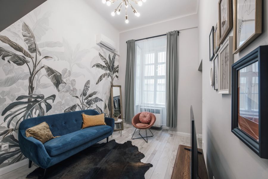 Antal Réka lakberendező - Airbnb lakás pálmaleveles tapéta panel
