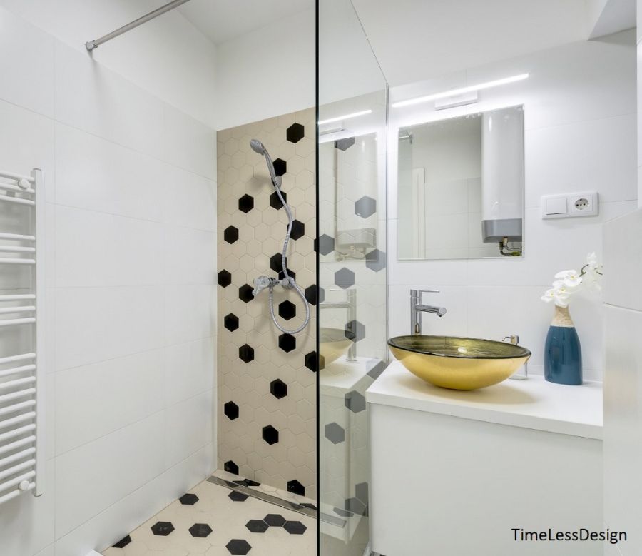 Zuhanyzós fürdőszoba arany színű mosdótál