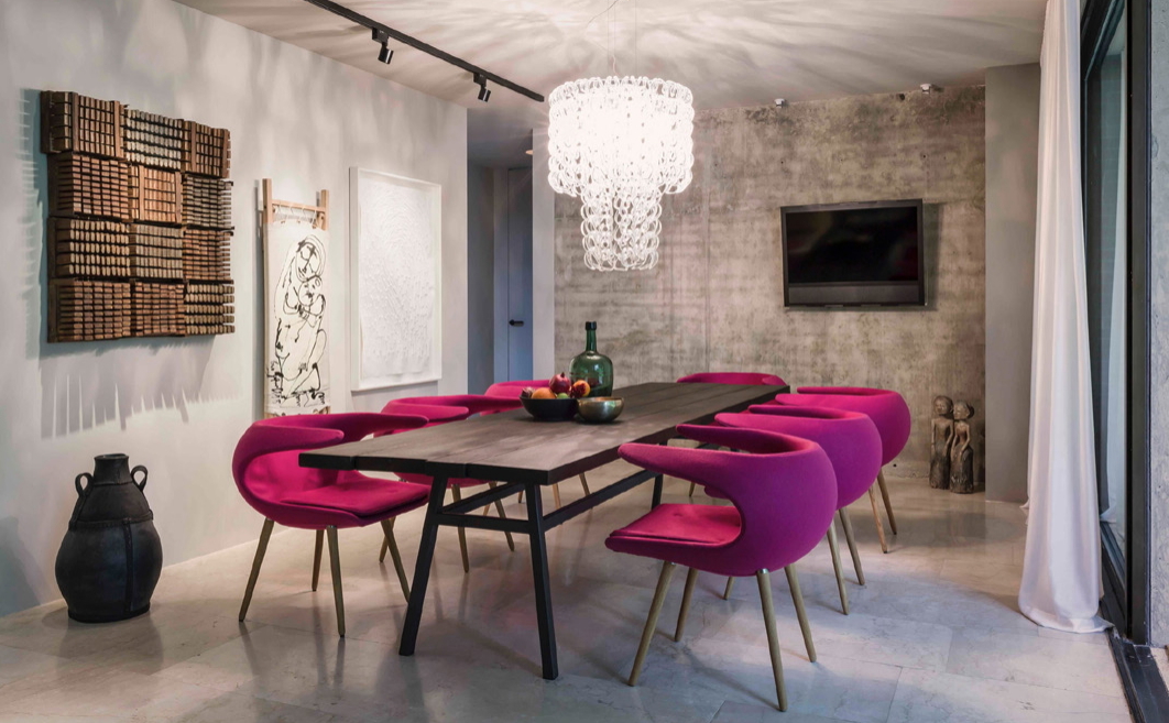 Modern étkező design székekkel ciklámen színben