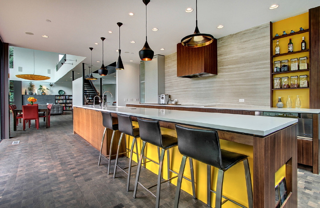 Modern konyhabútor színekkel, valódi fa és kőburkolatokkal