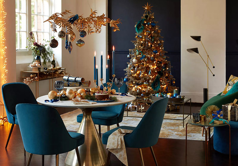 Arany és kék karácsonyi dekoráció
