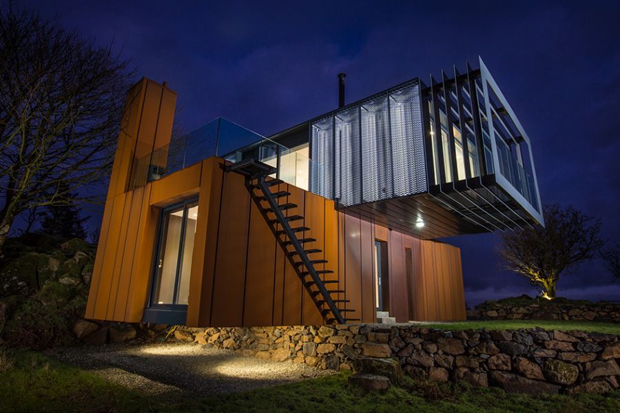 Modern családi ház corten acél dekorációval: Patrick Bradley Architects