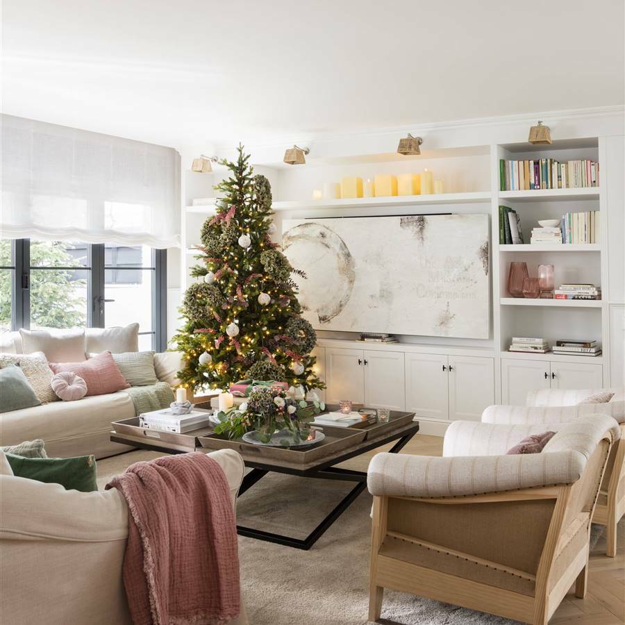 Karácsonyfa modern nappaliban