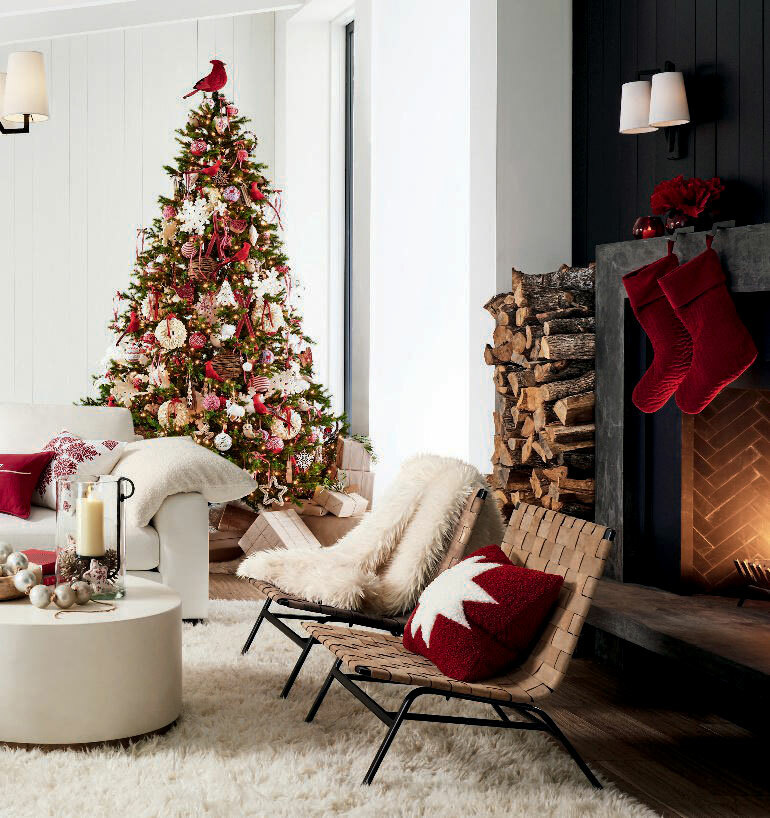 Piros és fehér karácsonyfa fehér szőrme és takaró