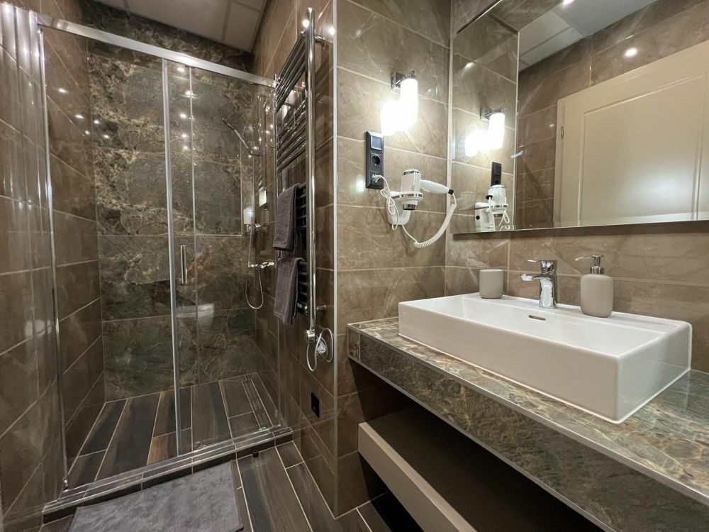Modern Airbnb lakás fürdőszobája