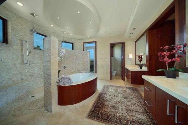 Luxus fürdőszoba ovális káddal persza szőnyeg