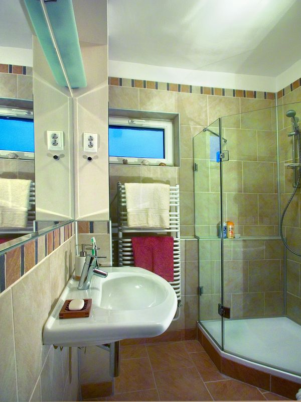 Modern fürdőszoba törölközőszárítóval