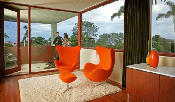 Narancssárga Arne Jacobsen székek