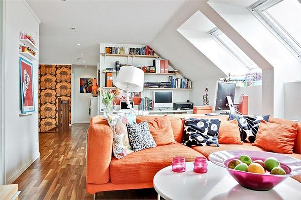 Narancssárga kanapé skandináv nappaliban