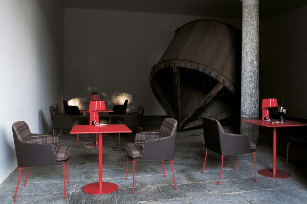 Tacchini olasz bútor szék piros lábbal
