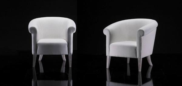 Egyszerű fehér fotelek