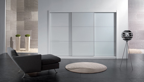Aluminium vékony keretes tolóajtós szekrény, magasfényű mdf ajtó