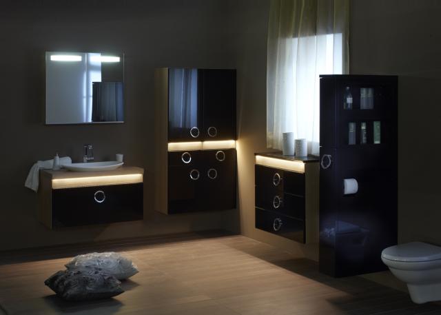 Bányai fürdőszoba bútor Light led világítással fekete magasfényű