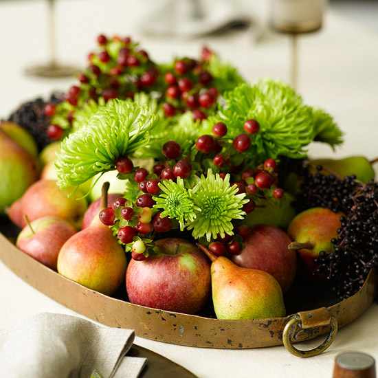 Asztaldekoráció gyümölcstál alma, körte, áfonya
