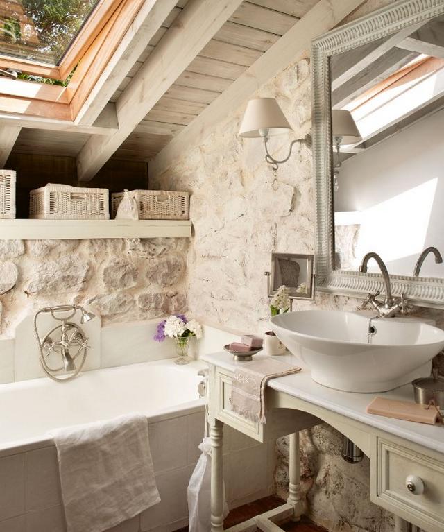 Mediterrán fürdőszoba fehér mosdótál