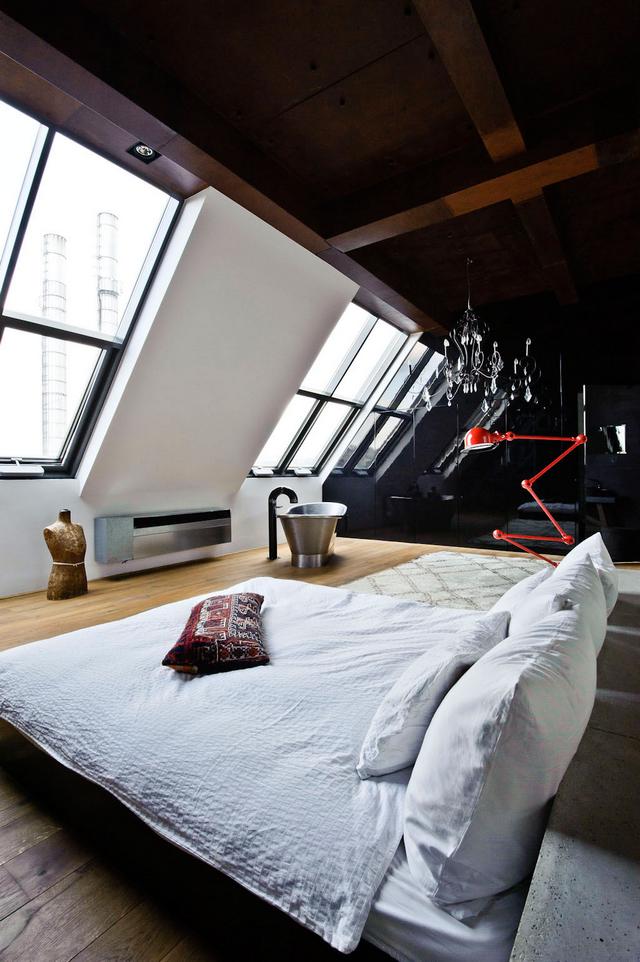 Tetőtéri szoba loft lakásban