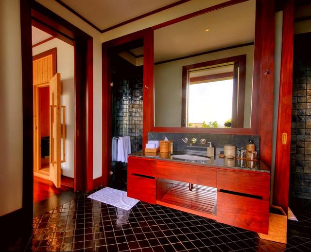 Fürdőszoba bútor trópusi fából
