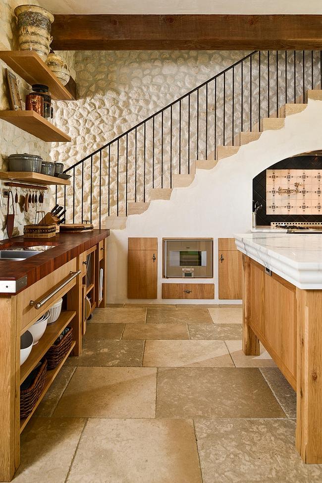 Rusztikus konyha modern beépített sütővel