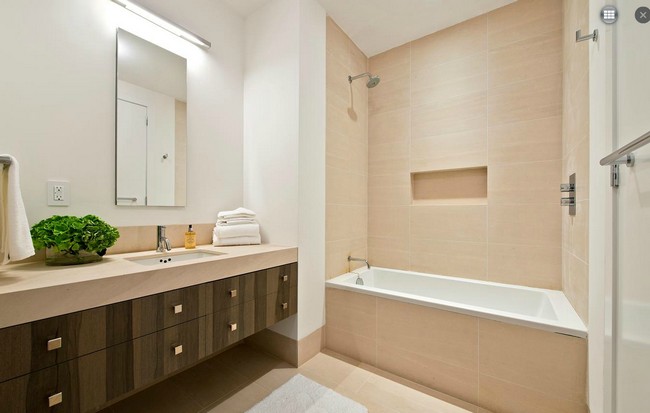 Modern fürdőszoba bézs csempével