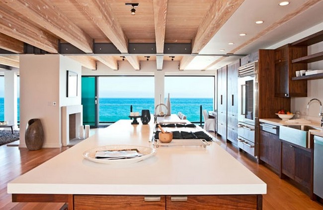 Matthew Perry Malibui ház hatalmas szigetes konyha 