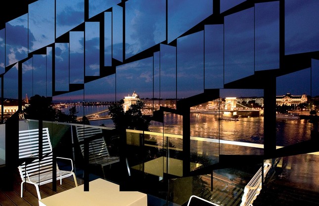 Lánchíd 19 design hotel Dunára néző ablak