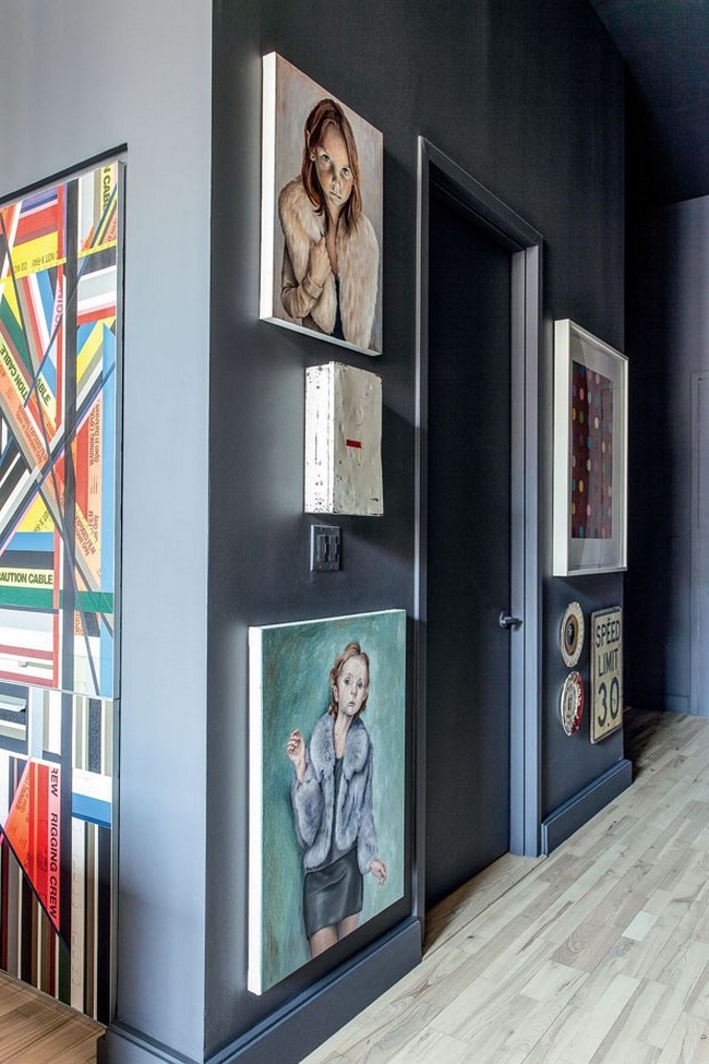 Kortárs művészek festményei loft lakásban