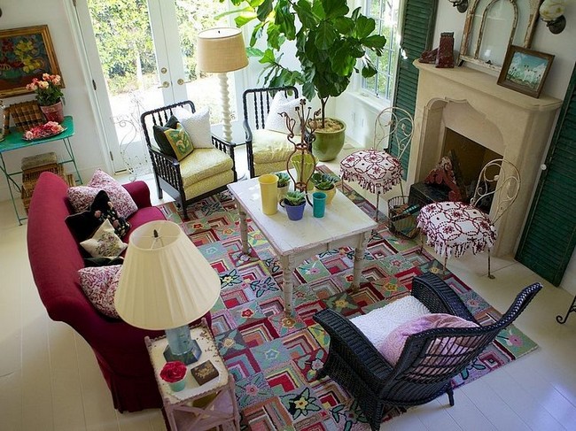 Régi bútorok modern szőnyeggel